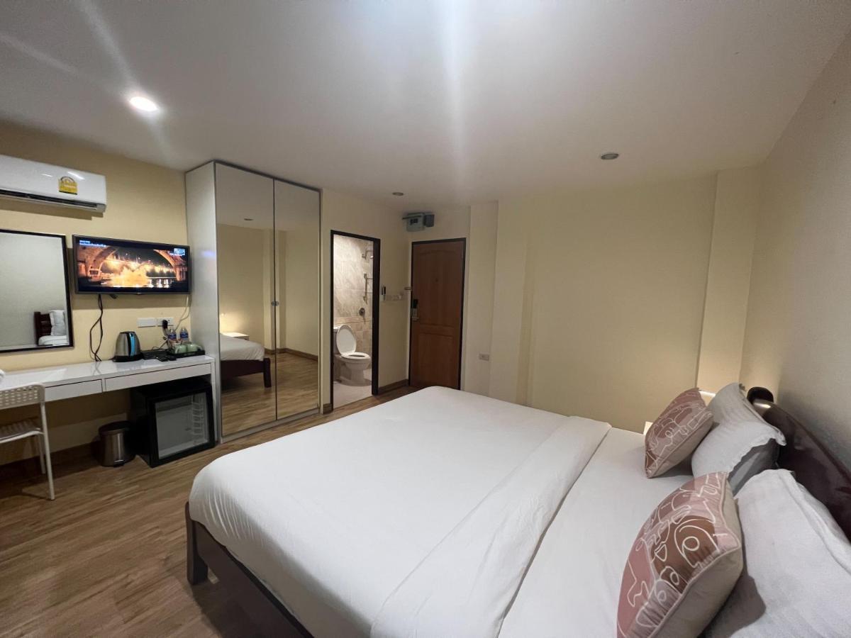 V Check Inn Sukhumvit 22 Bangkok Exterior photo