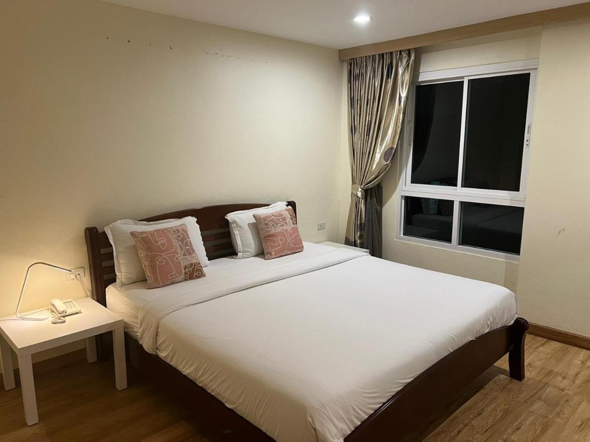 V Check Inn Sukhumvit 22 Bangkok Exterior photo